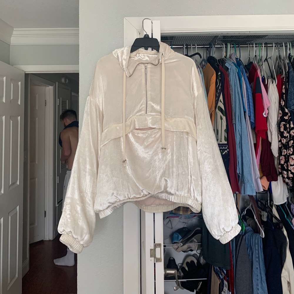 Velvet Urban Outfitters Pull Over Puffer